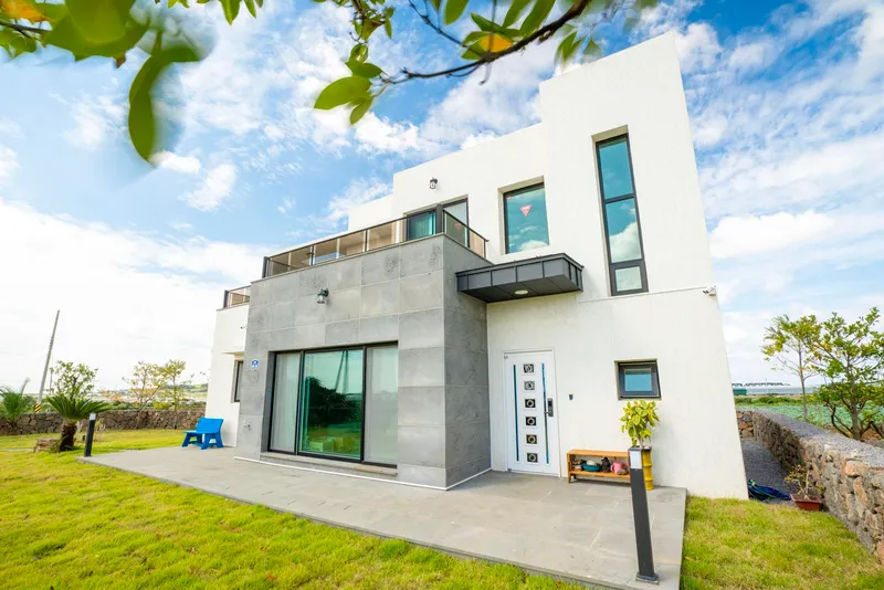 [Daejeong, Seogwipo] Three-room duplex house with a view of the horizon 2