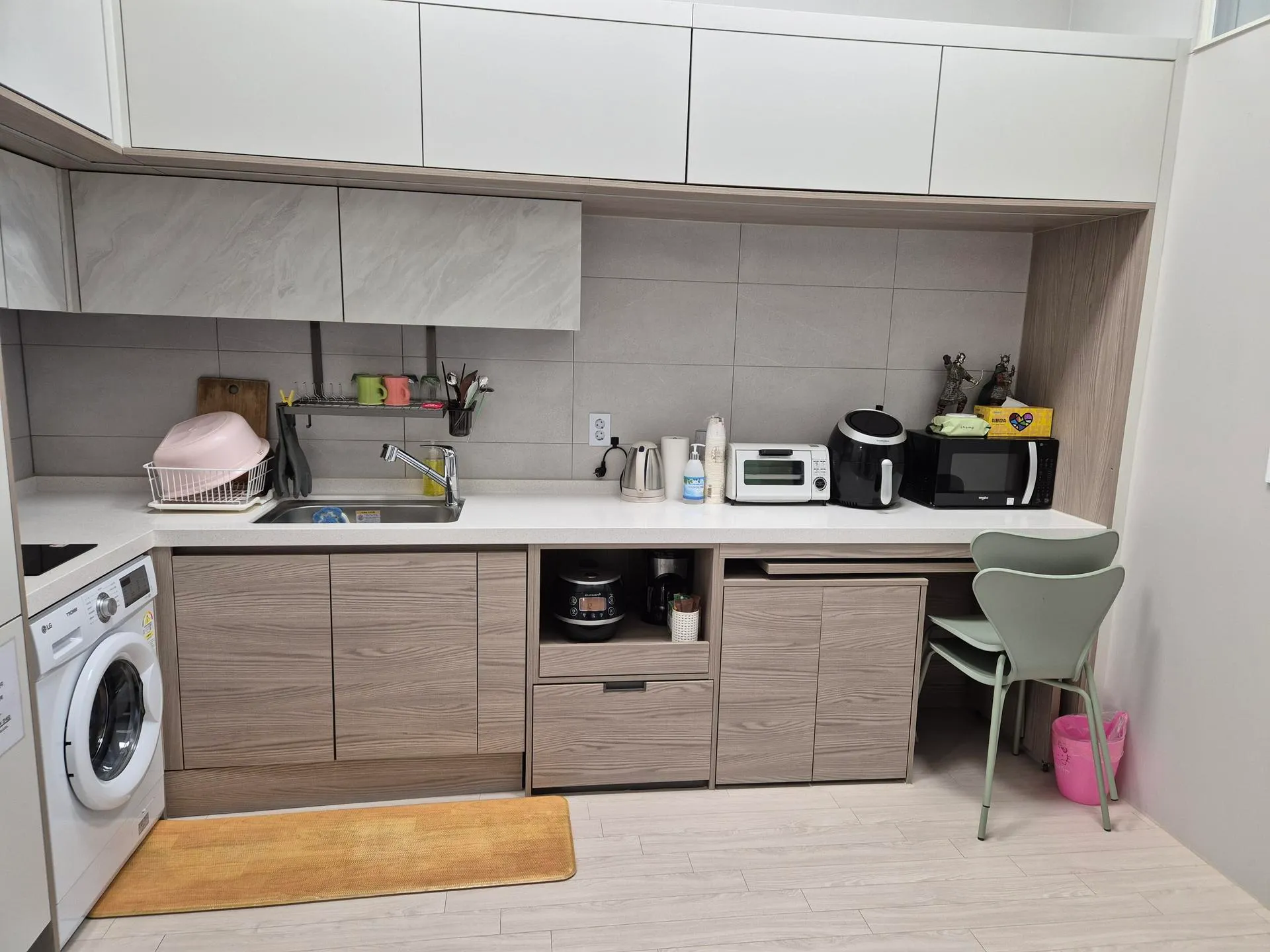 Donae-dong Transit-Friendly One-Bedroom Loft