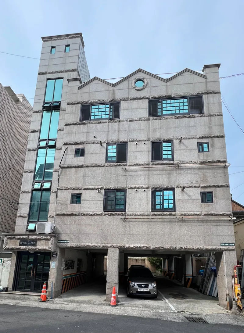 [Nam-gu, Daegu] 1 minute from Namsan Station/One room with separate kitchen/106 5