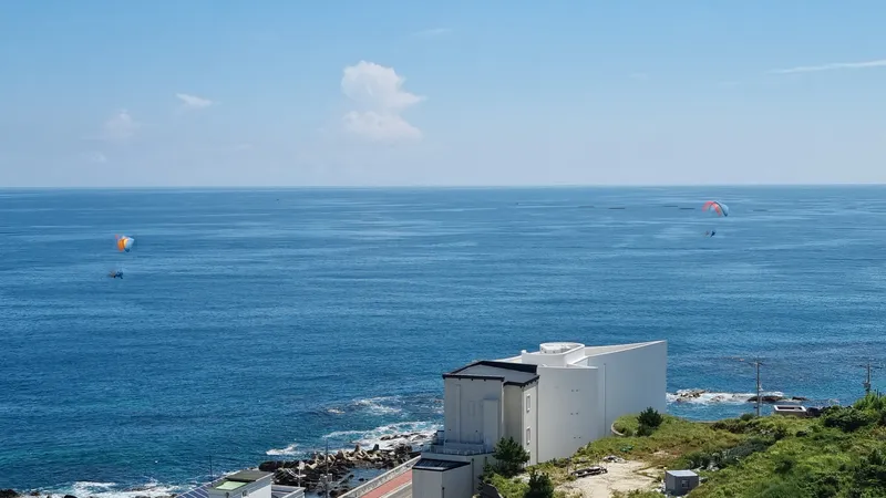 [Gangneung] Picturesque ocean view°Sunrise hotspot°Cleanliness°Healing just by staying at home°Convenient parking 42