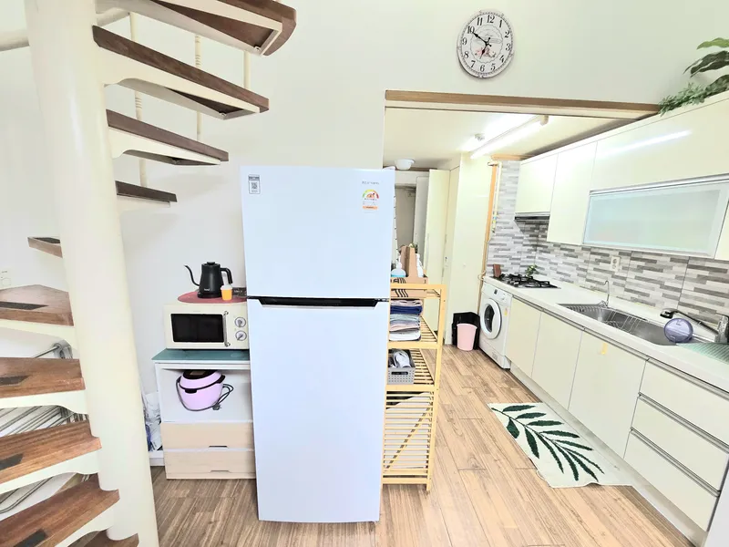 [Goyang] In front of Ilsan Lake Park / 1/16 pyeong duplex type. 3 people 18