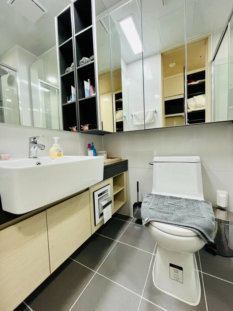 [Yeongjong, Incheon] Cool view / Peaceful ocean view. Close to airport (15 minutes away). Washer & dryer. 7
