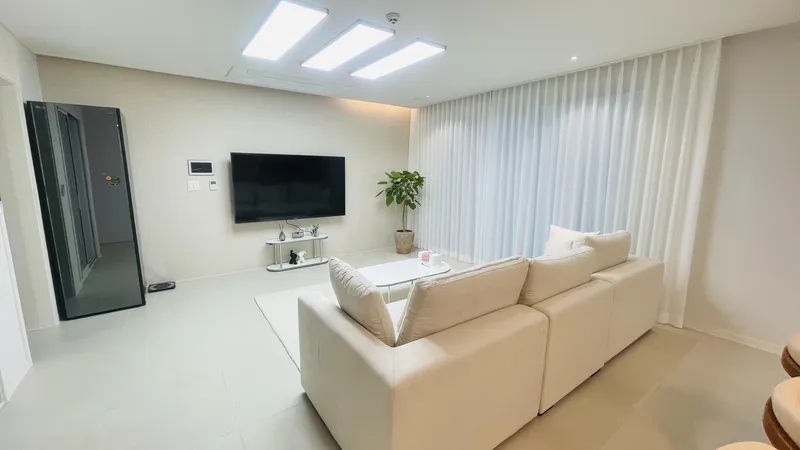 [Jocheon, Jeju][Jeju Pretty House] #Jeju Clean House #One Month Living #Hamdeok Accommodation #New Construction #3-story Independent House #Electric Car Charger 3