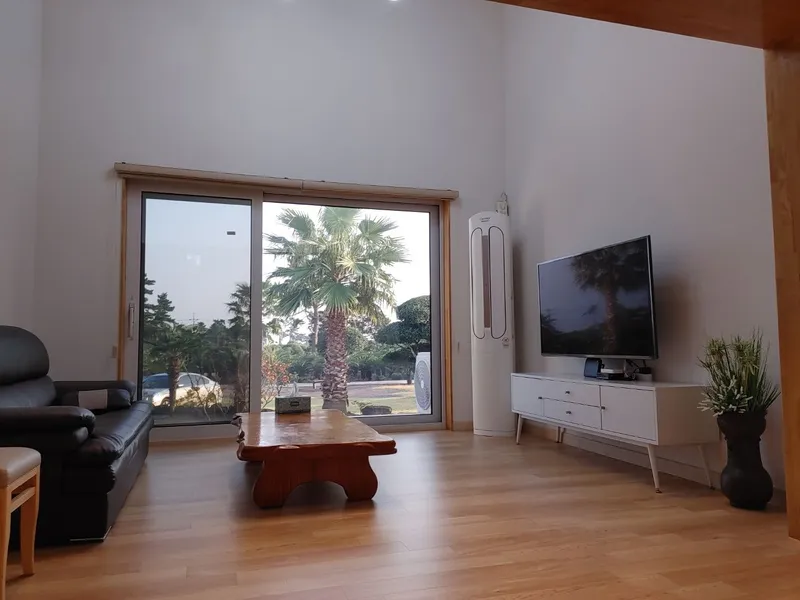 [Seongsan, Seogwipo] A two-story detached house with palm trees and a large lawn garden 13