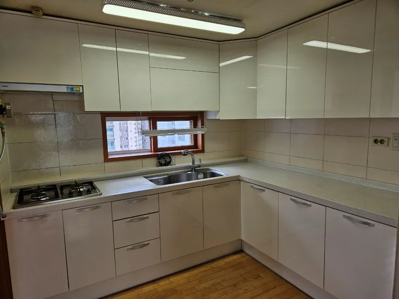 [Gwanak, Seoul] 40 pyeong apartment, 4 large rooms, 1 large living room 2