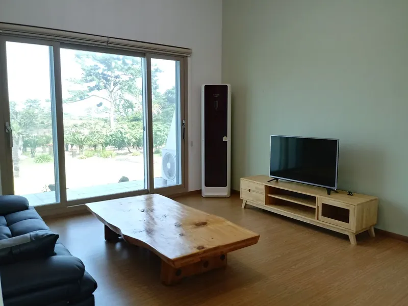 [Seongsan, Seogwipo] A two-story detached house with palm trees and a large lawn garden 12
