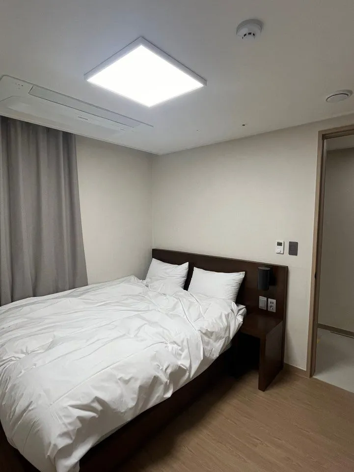 [제주 노형동] (리뷰5점)노형 시내중심 풀옵션 3룸2화장실-제주공항10분 9