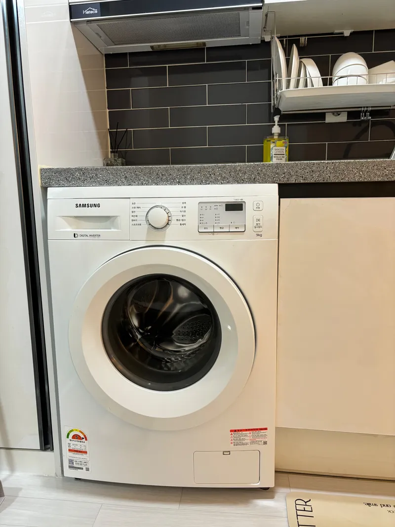 [Gwanak, Seoul] 3-minute walk from Sillim Station, newly built, clean, fully-furnished, 1.5-floor one-room 10