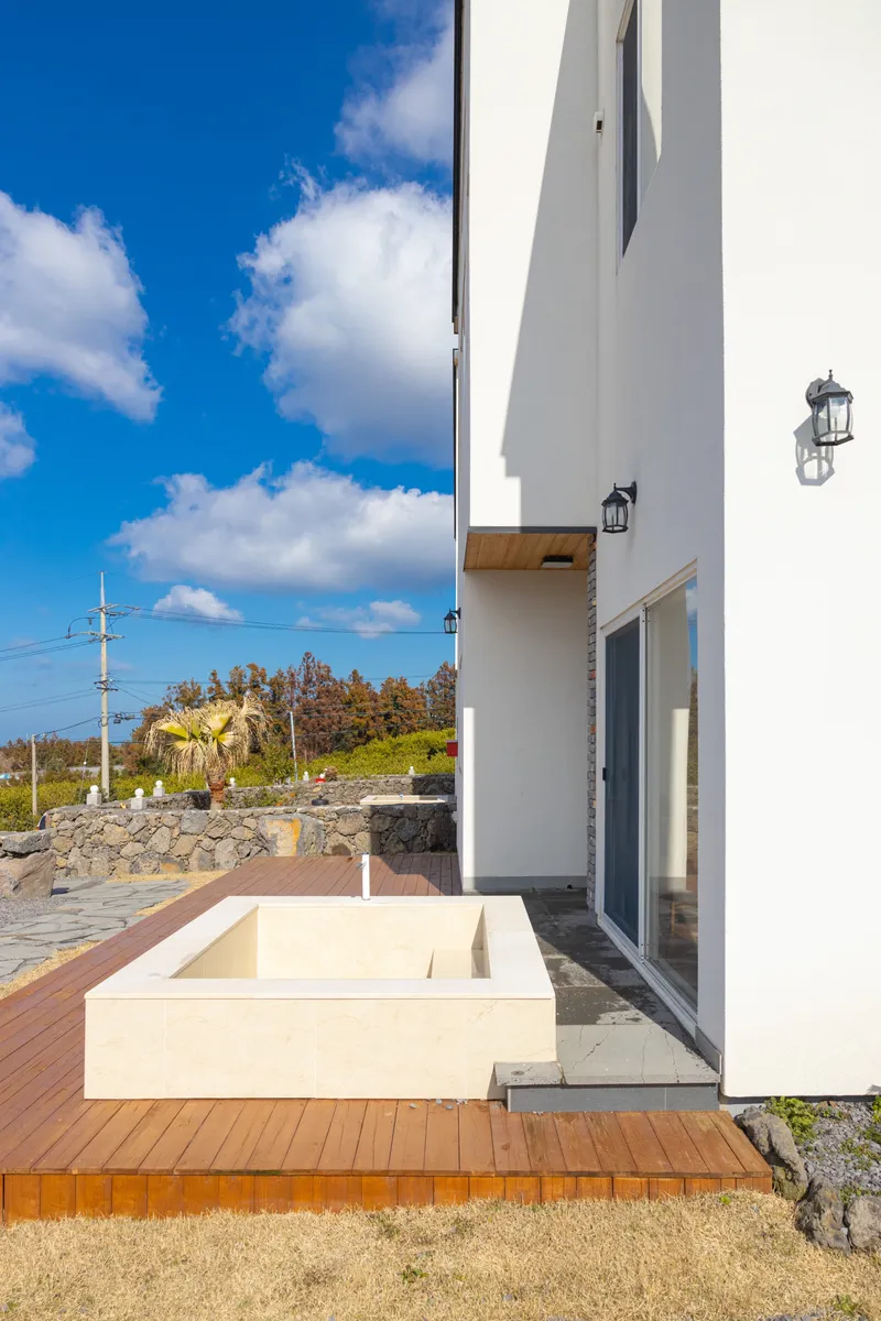 [Jocheon, Jeju] Daeheul-ri sea view jacuzzi and starlight, The Noah House. 34