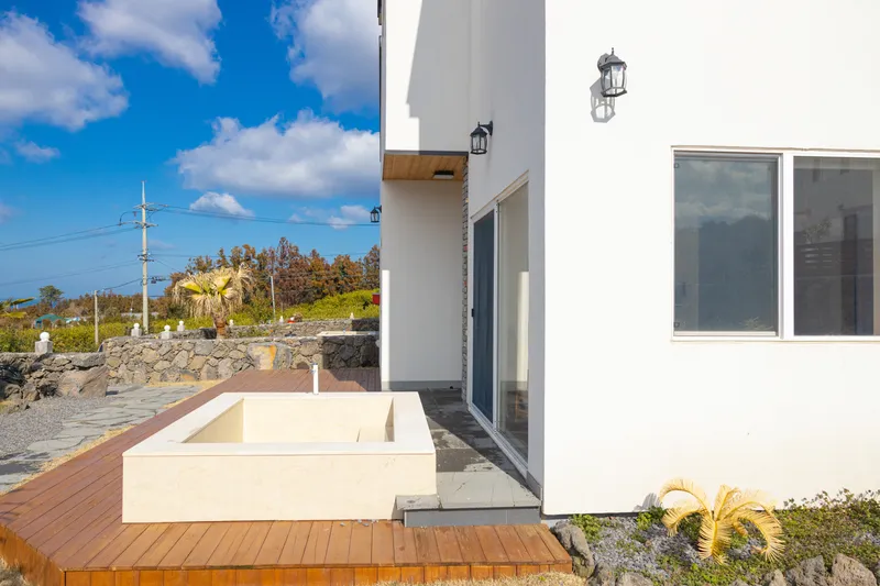 [Jocheon, Jeju] Daeheul-ri sea view jacuzzi and starlight, The Noah House. 36