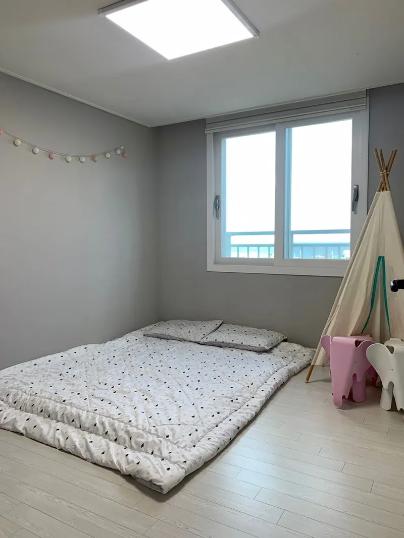[Aewol, Jeju] Aired on Save Me Holmes Living room sea view Coastal road super close to the sea view 14