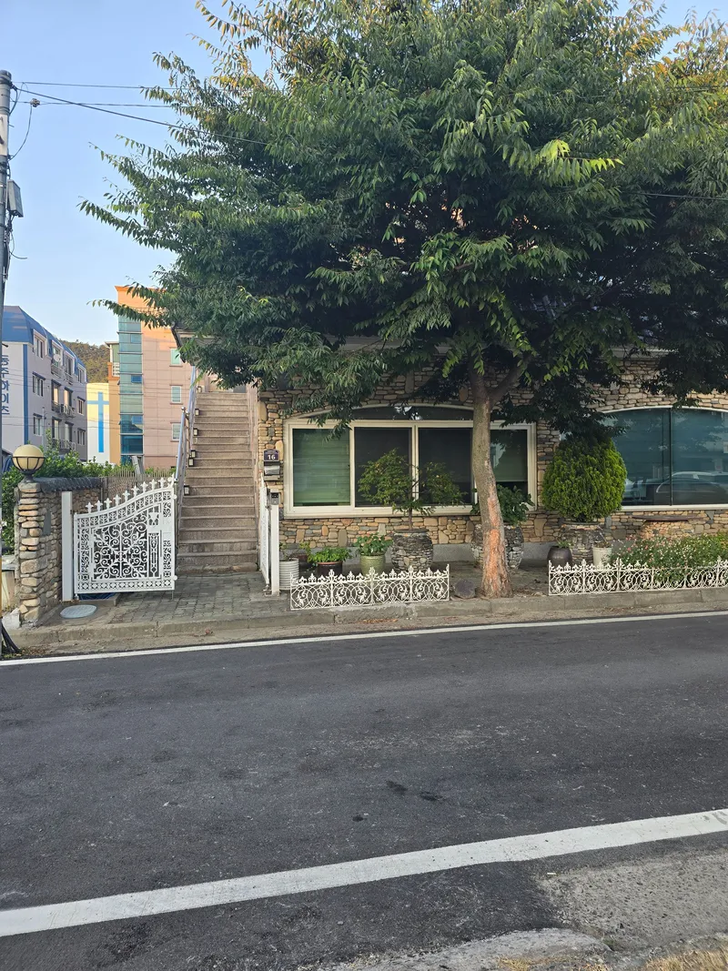 [경북 경주] 공원앞뜰이 있는 투룸 돌집 2층 21