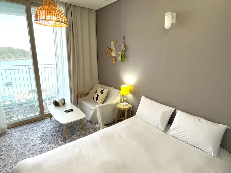 [Yeongjong, Incheon] Cool view / Peaceful ocean view. Close to airport (15 minutes away). Washer & dryer. 3