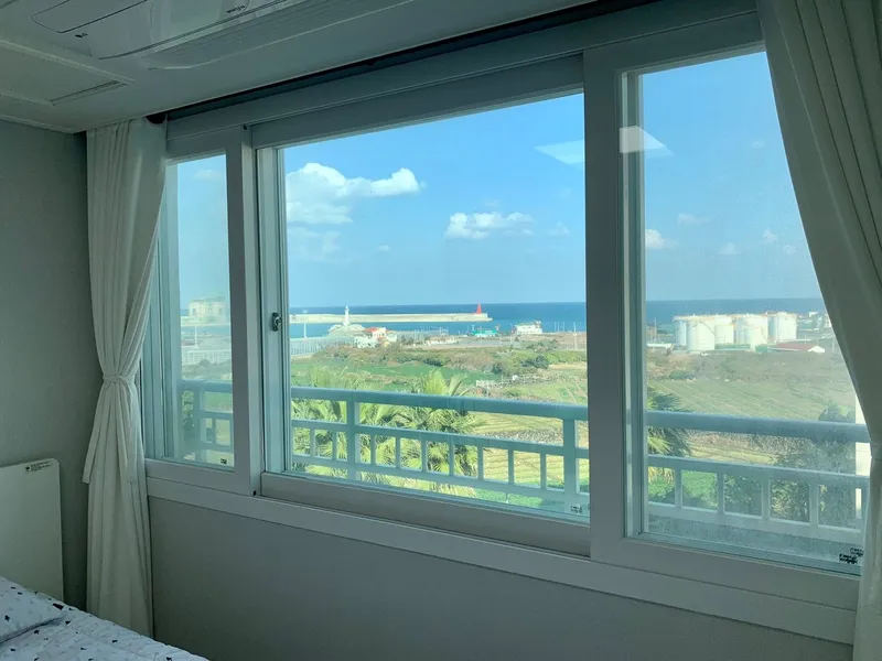 [Aewol, Jeju] Aired on Save Me Holmes Living room sea view Coastal road super close to the sea view 32