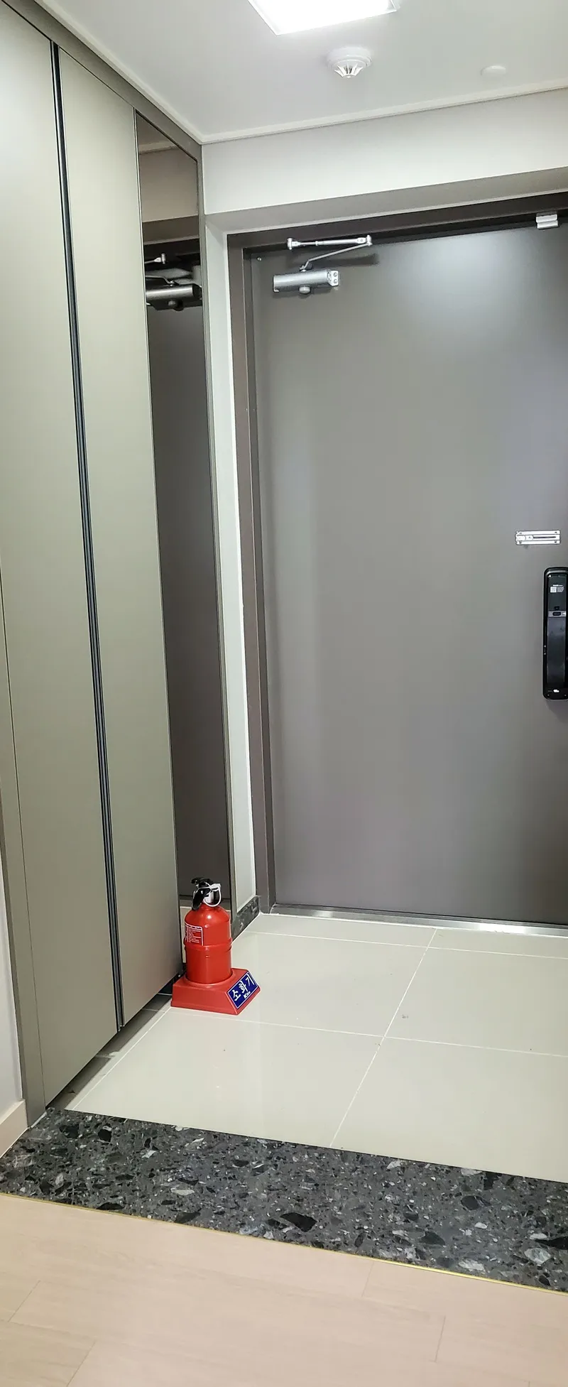 [Gangneung][Changhyedong in Gangneung] 3 minutes from Sacheonjin Beach, Gyeongpo Ocean View, Daegwallyeong Windmill View. 3 rooms, newly built, 12th floor, A 19