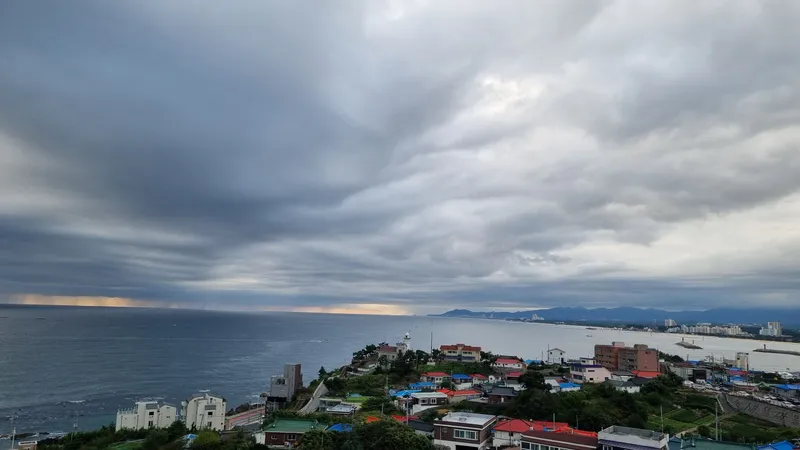 [Gangneung] Picturesque ocean view°Sunrise hotspot°Cleanliness°Healing just by staying at home°Convenient parking 40