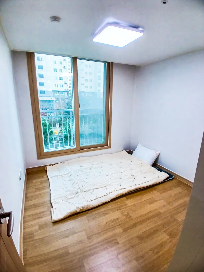 [Gunsan] Large complex semi-new 3-room apartment 6