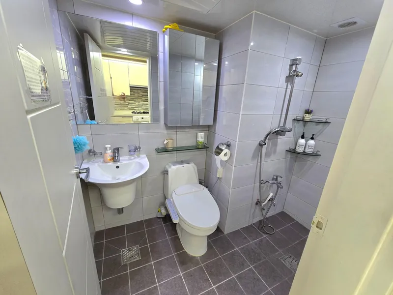 [Goyang] In front of Ilsan Lake Park / 1/16 pyeong duplex type. 3 people 16