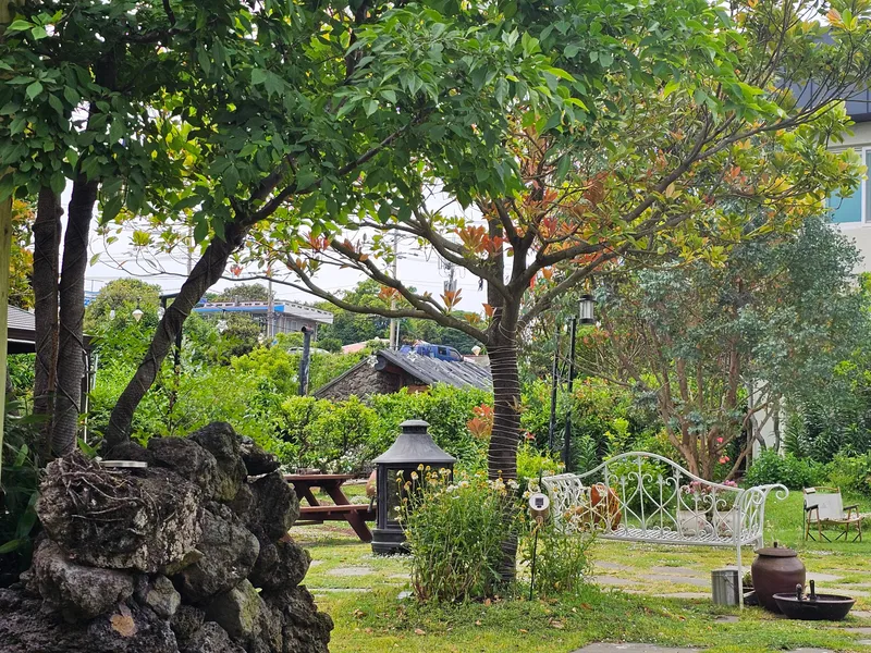 [Namwon, Seogwipo] 2-story detached house. Spacious yard. Ocean view. Jacuzzi. Three-room. BBQ. Foot volleyball. Pets 96