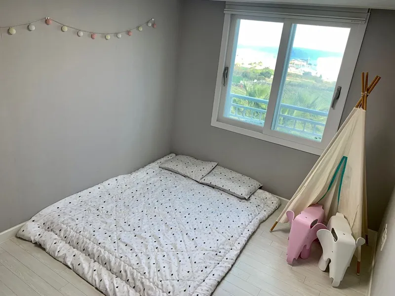 [Aewol, Jeju] Aired on Save Me Holmes Living room sea view Coastal road super close to the sea view 15