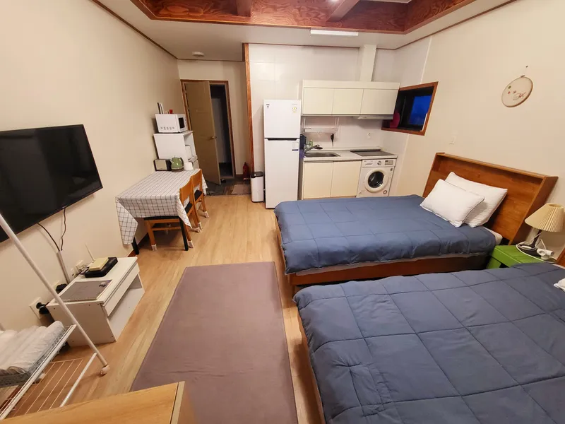 [Gujwa, Jeju] Pyeongdae Sea View Oreum View One Room Stay #201 8