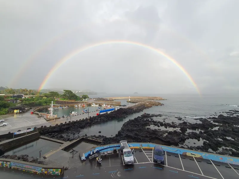 [Beophwan-dong, Seogwipo] ♡Right in front of Beophwan Beach♡ 3 rooms, 2 bathrooms, Olle Trail Course 7, 5 minutes by car to E-Mart 57