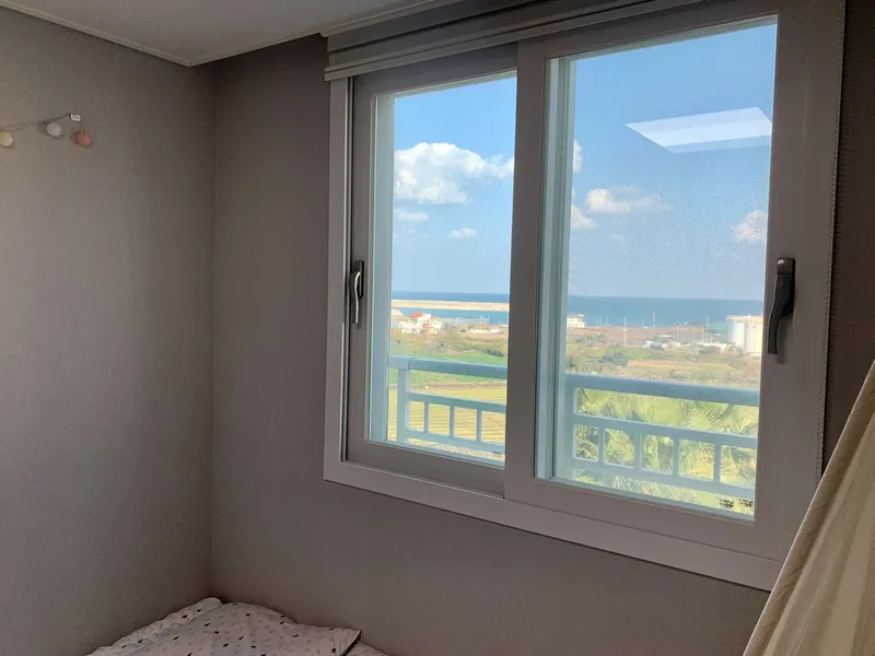 [Aewol, Jeju] Aired on Save Me Holmes Living room sea view Coastal road super close to the sea view 16