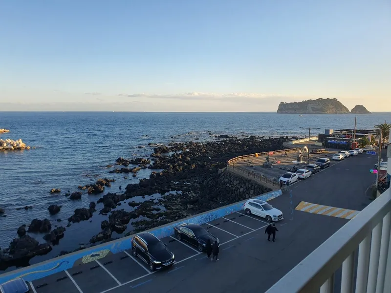 [Beophwan-dong, Seogwipo] ♡Right in front of Beophwan Beach♡ 3 rooms, 2 bathrooms, Olle Trail Course 7, 5 minutes by car to E-Mart 60