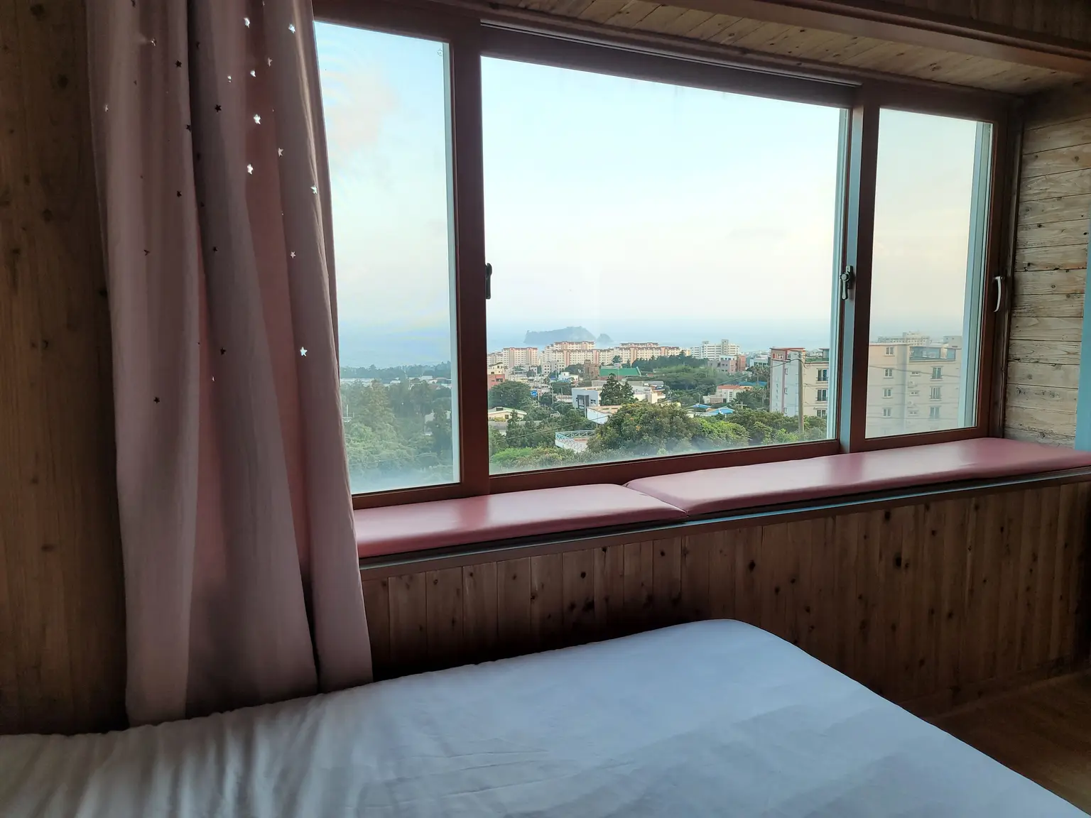 Seogwipo All rooms have ocean views of Beomseom Island, and a great rooftop accommodation, room 301 on the 3rd floor - main image