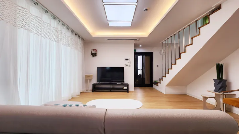 [Hallim, Jeju] 5 minutes by car from Hyeopjae, Geumneung, and Biyangdo, a two-story, stone-walled townhouse 17