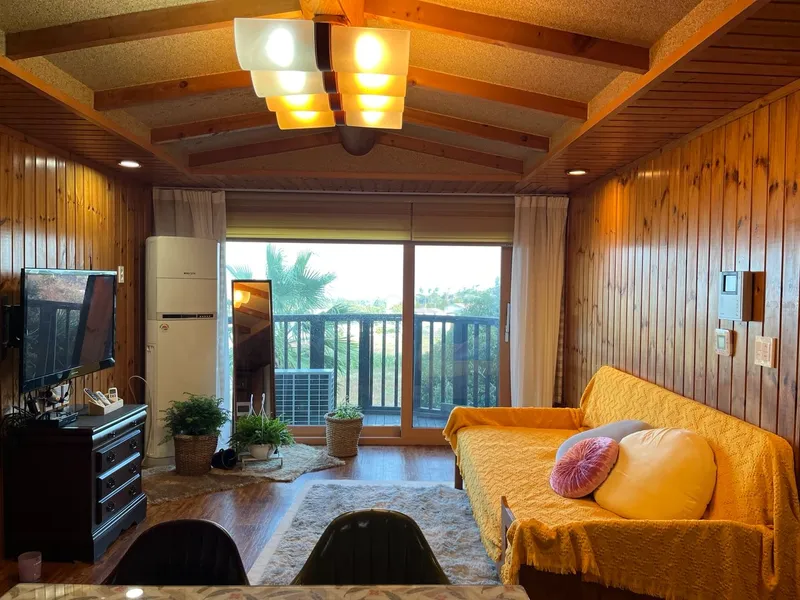 [Aewol, Jeju] Sunset, Ocean View, Full Options, View Restaurant, 25 Pyeong, Room 202 5