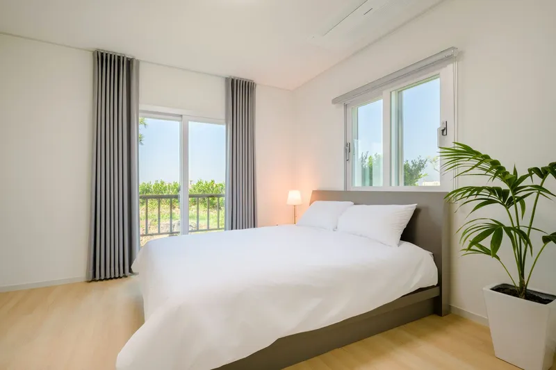 [Gujwa, Jeju] (General view, no pool) Two-story detached house with a stone wall near the sea 2
