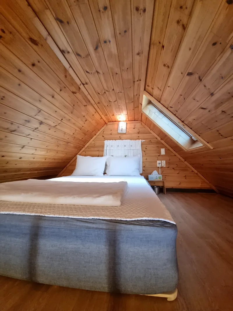 [Chuncheon] Wooden duplex with a skylight at Gangchon Station with a view of the stars 4