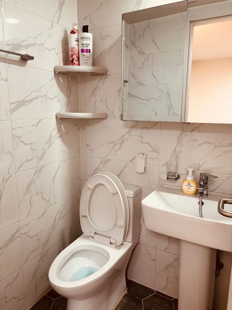 [Gwanak, Seoul] 3-minute walk from Sillim Station, newly built, clean, fully-furnished, 1.5-floor one-room 3