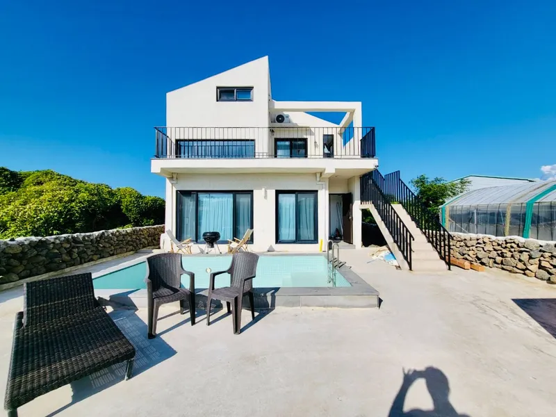 [Hangyeong, Jeju][Panpo] Super Special Price_ Panpo Port Private Duplex with Spacious Yard, Swimming Pool, and BBQ Zone 71