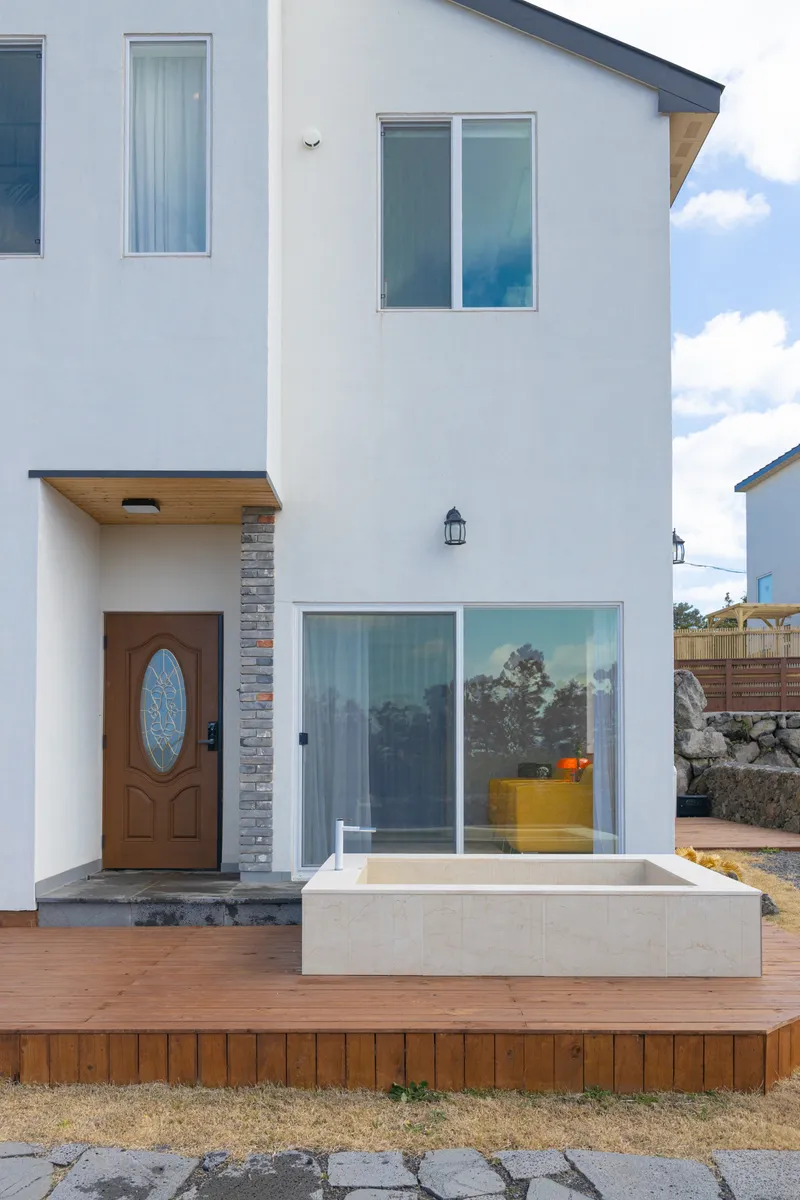 [Jocheon, Jeju] Daeheul-ri sea view jacuzzi and starlight, The Noah House. 35