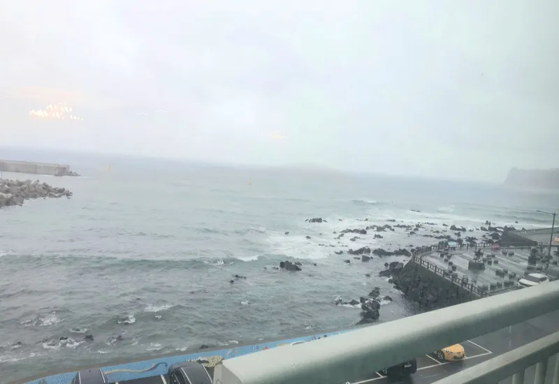 [Beophwan-dong, Seogwipo] ♡Right in front of Beophwan Beach♡ 3 rooms, 2 bathrooms, Olle Trail Course 7, 5 minutes by car to E-Mart 17