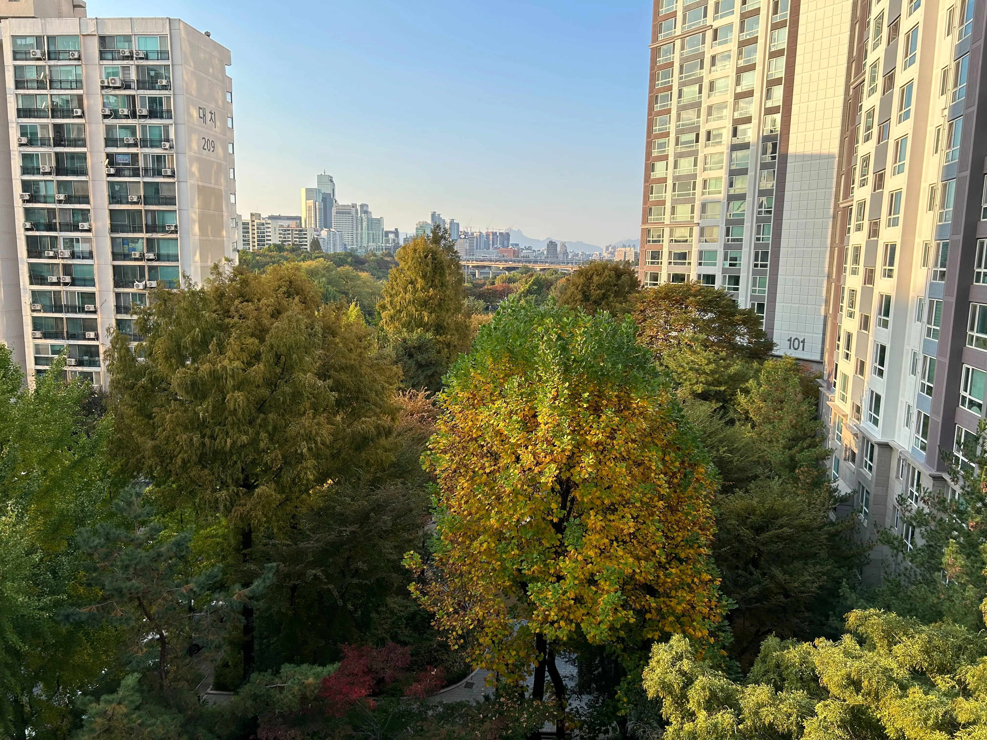 Gaepo-dong Two-Bedroom Apartment Near Station