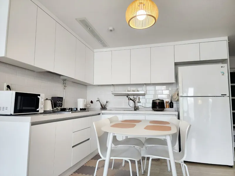 [Paju][Geumchon Station] Remodeled, On-site service recommended, Dryer provided. Spacious 3-room 16