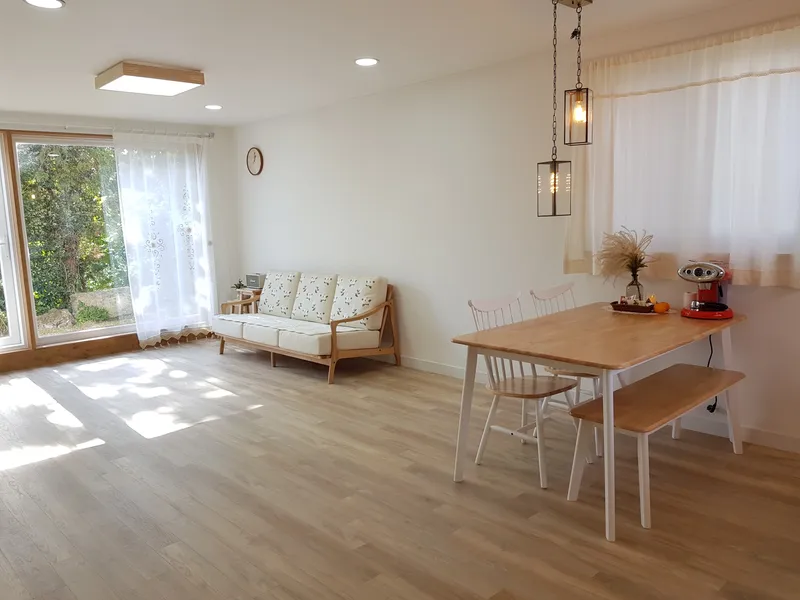 [서귀포 남원][제주 위미] 통창 가득 수국,잔디뷰 투룸 독채 A동 6