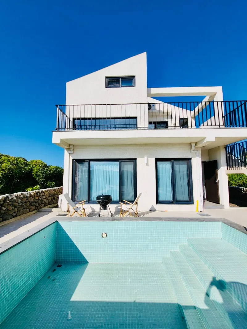 [Hangyeong, Jeju][Panpo] Super Special Price_ Panpo Port Private Duplex with Spacious Yard, Swimming Pool, and BBQ Zone 73