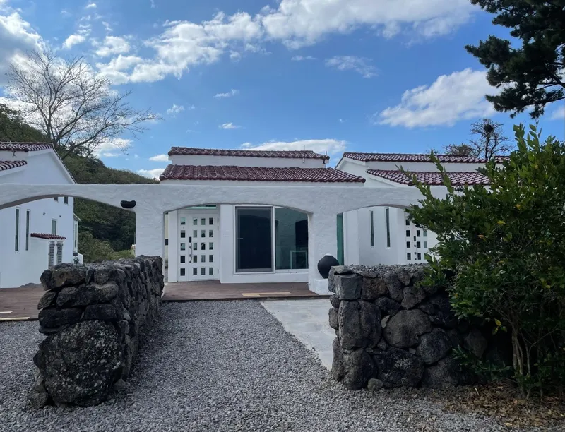 [Jocheon, Jeju] A forest-area accommodation in the eastern part of Jeju Island with a combination of stone walls and mountains 15