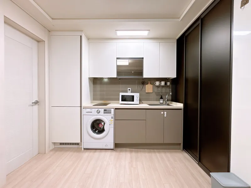 [Songpa, Seoul] Spacious two-room officetel near subway station, near lines 2, 8, and 9 11