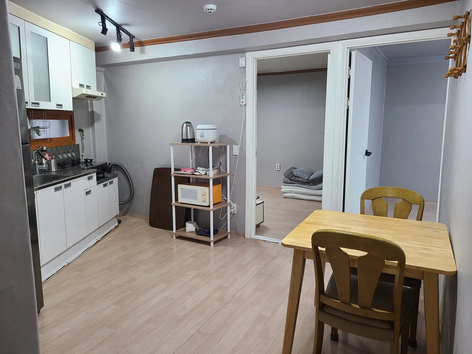 경기 부천 차 없이 머물기 좋은·워케이션·숲세권 주택 투룸·최대 4인 일빵빵 투룸 3층 대표 사진