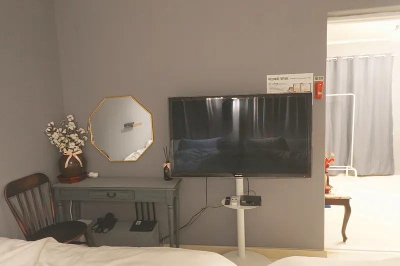 [서울 종로] 경복궁역 10분 투룸 2층 역세권 6인숙소 7