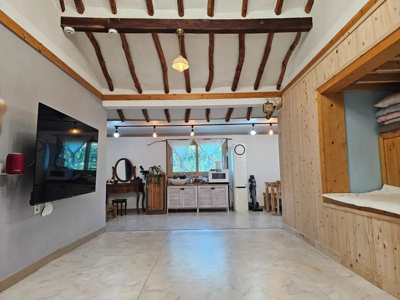 [Buan] A secluded, rural, single-family Hanok house with a spacious yard on the Byeonsan Peninsula #Dogs Allowed 16