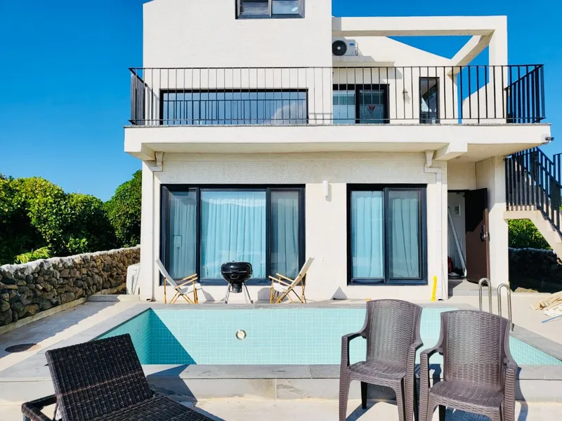 [Hangyeong, Jeju][Panpo] Super Special Price_ Panpo Port Private Duplex with Spacious Yard, Swimming Pool, and BBQ Zone 75