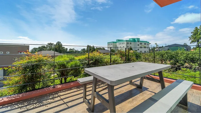 [Sanghyo-dong, Seogwipo] 201 [20 pyeong, living room + 1 queen bed, kitchen, large terrace, ocean view] 11