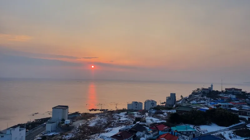 [Gangneung] Picturesque ocean view°Sunrise hotspot°Cleanliness°Healing just by staying at home°Convenient parking 52