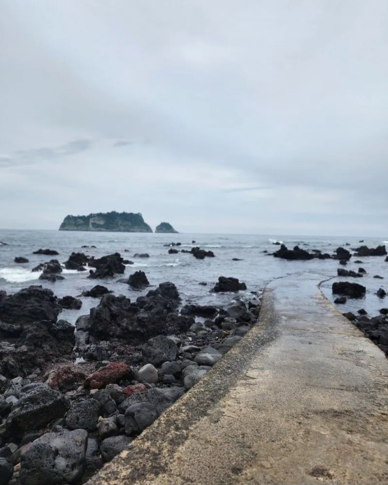 [Beophwan-dong, Seogwipo] ♡Right in front of Beophwan Beach♡ 3 rooms, 2 bathrooms, Olle Trail Course 7, 5 minutes by car to E-Mart 65